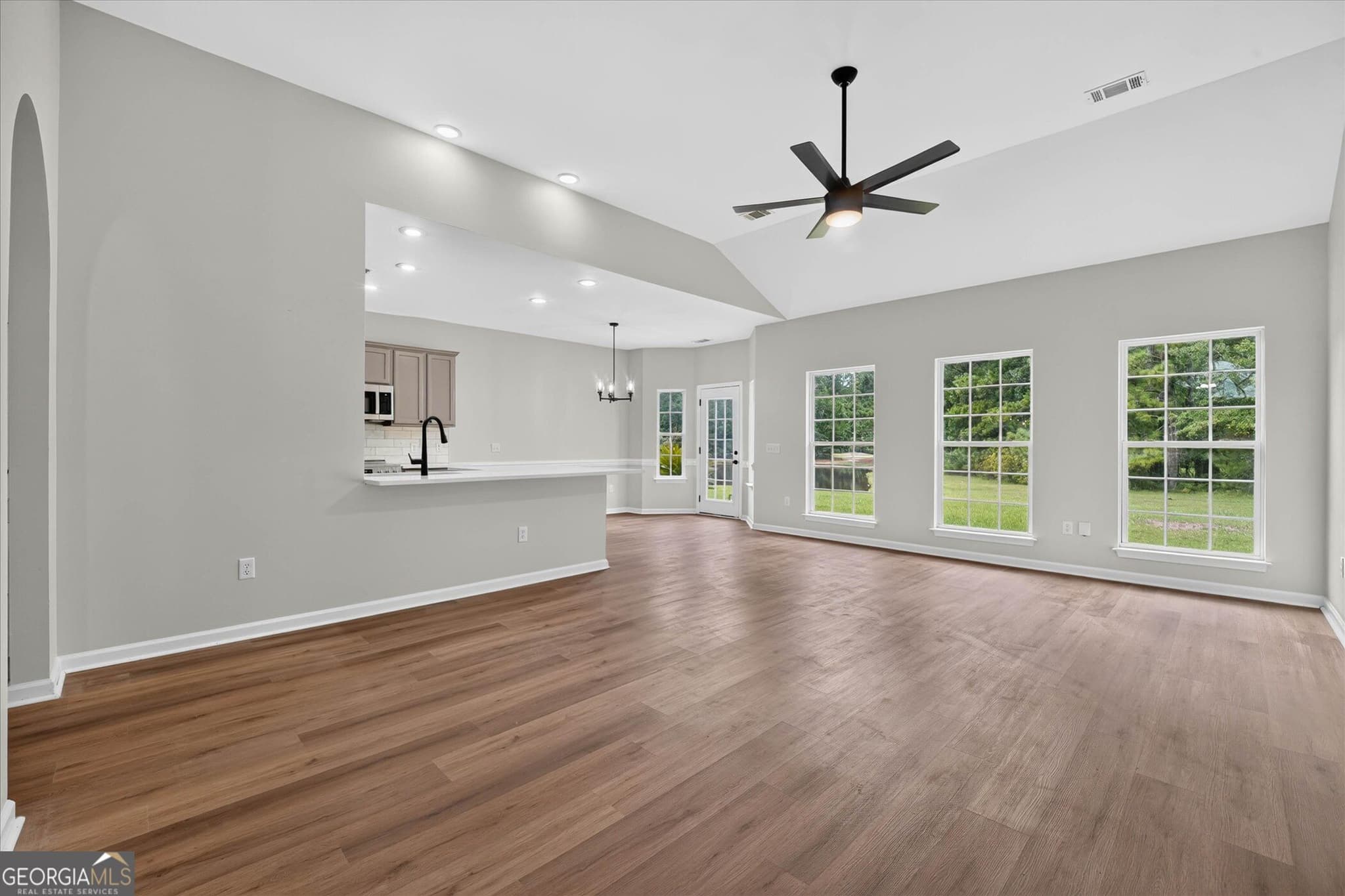 4 bedroom, 2 bathroom, 1,715 sq ft single family residence under contract at 839 Granite Lane, Savannah, GA 31419 — photo 3