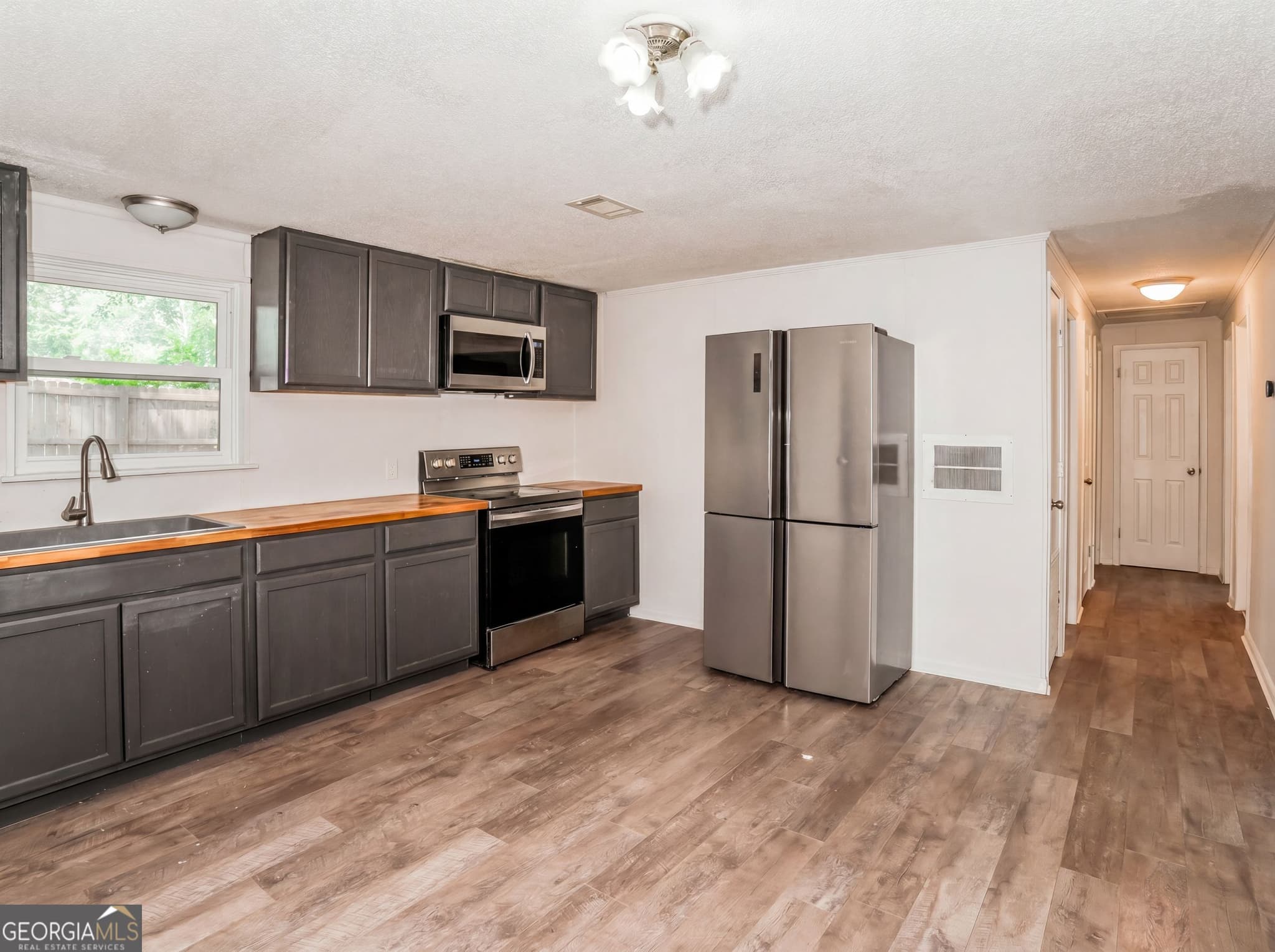3 bedroom, 1.5 bathroom, 1,300 sq ft single family residence for sale at 733 Sutton Street, Jesup, GA 31545 — photo 2