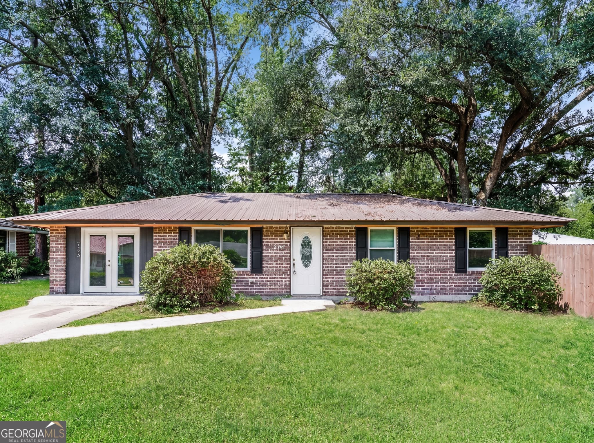3 bedroom, 1.5 bathroom, 1,300 sq ft single family residence for sale at 733 Sutton Street, Jesup, GA 31545
