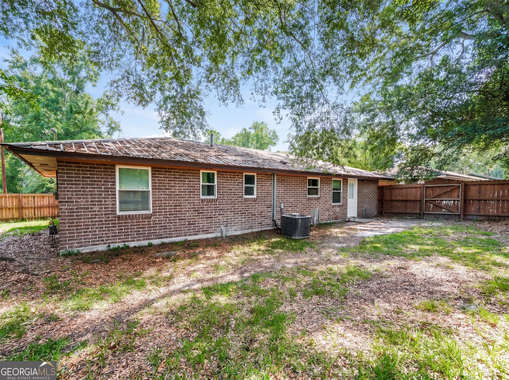 3 bedroom, 1.5 bathroom, 1,300 sq ft single family residence for sale at 733 Sutton Street, Jesup, GA 31545 — photo 5