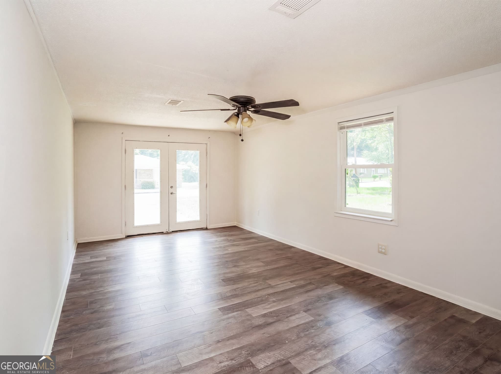 3 bedroom, 1.5 bathroom, 1,300 sq ft single family residence for sale at 733 Sutton Street, Jesup, GA 31545 — photo 10