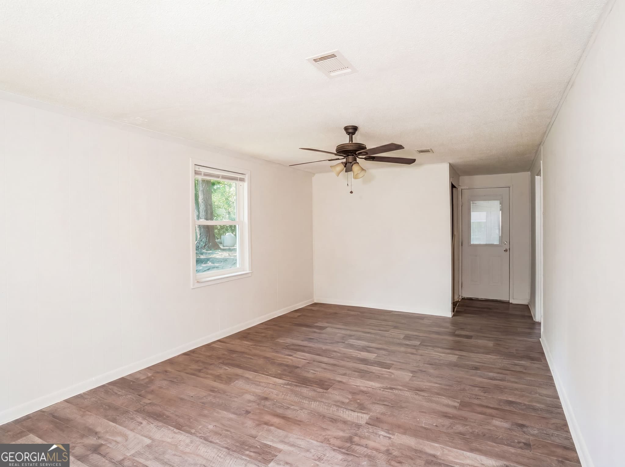 3 bedroom, 1.5 bathroom, 1,300 sq ft single family residence for sale at 733 Sutton Street, Jesup, GA 31545 — photo 8