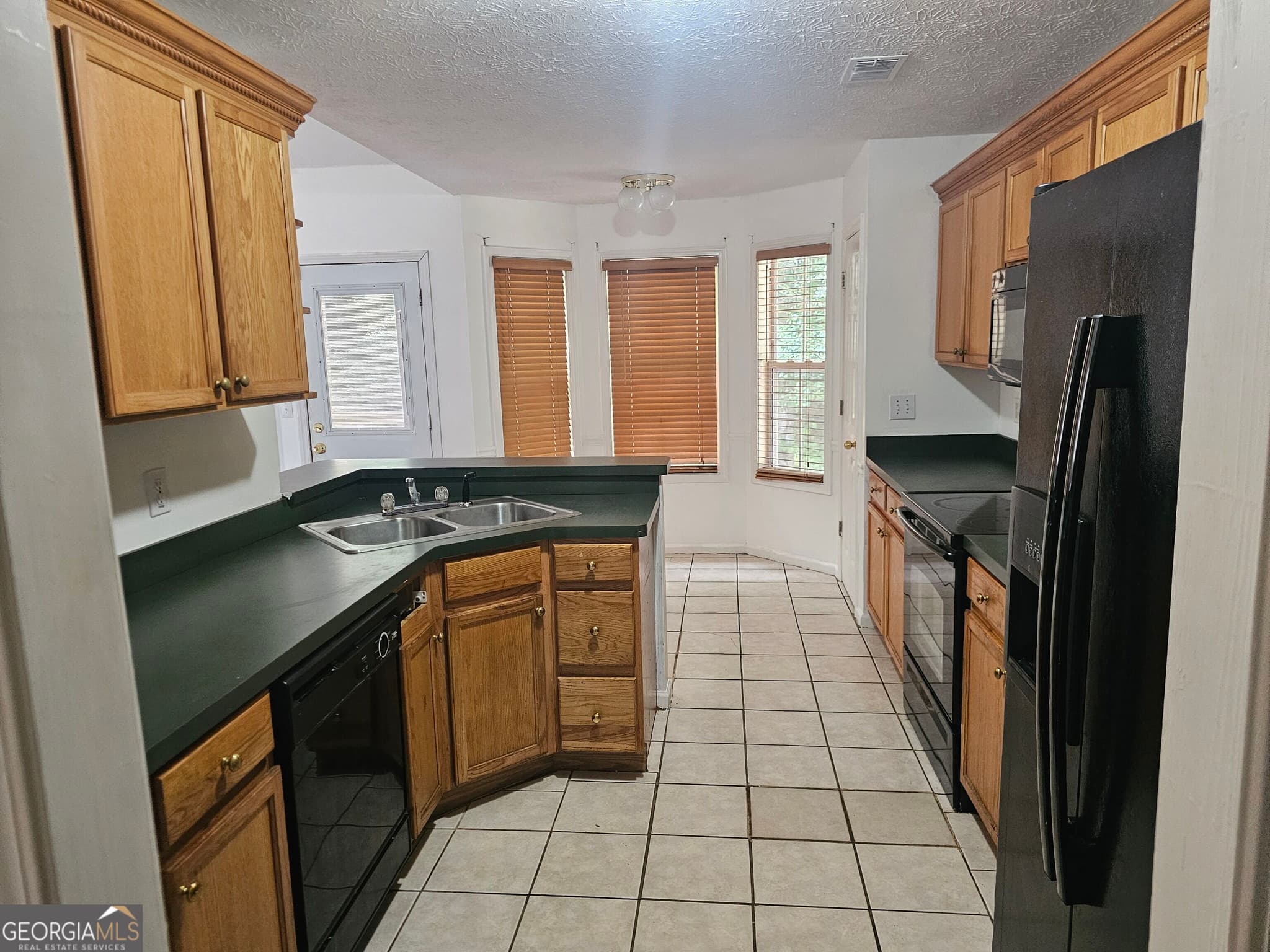 4 bedroom, 3 bathroom, 2 sq ft single family residence for rent at 40 Summerwood Lane, Covington, GA 30016 for $2,100 a month — photo 6