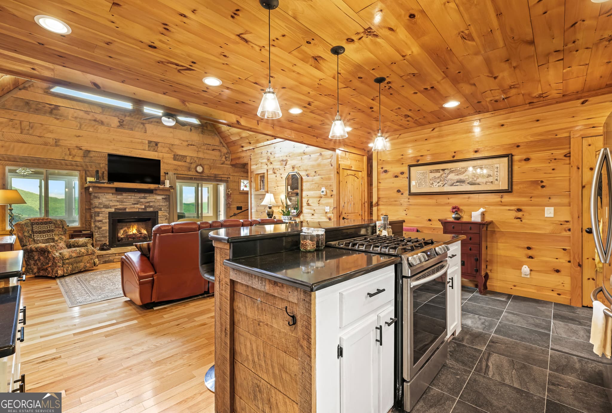 4 bedroom, 4 bathroom, 2,492 sq ft single family residence for sale at 557 Walnut Grove Lane, Tiger, GA 30576 — photo 9