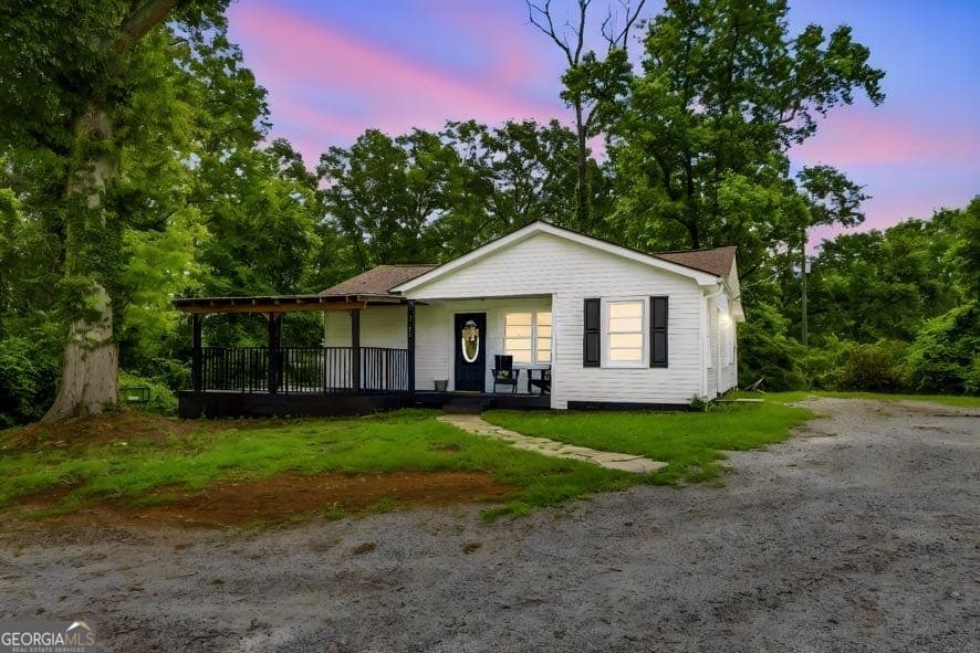 3 bedroom, 2 bathroom, 1,188 sq ft single family residence for sale at 2552 Highway 36, Jackson, GA 30233 — photo 2
