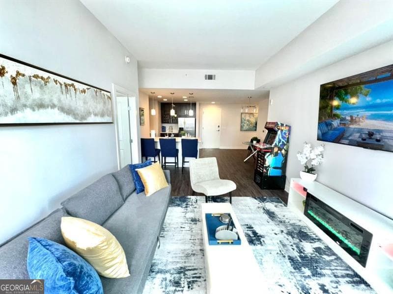 3 bedroom, 2 bathroom, 1,400 sq ft apartment for rent at 3380 Peachtree Road S08, Atlanta, GA 30326 for $5,960 a month — photo 2