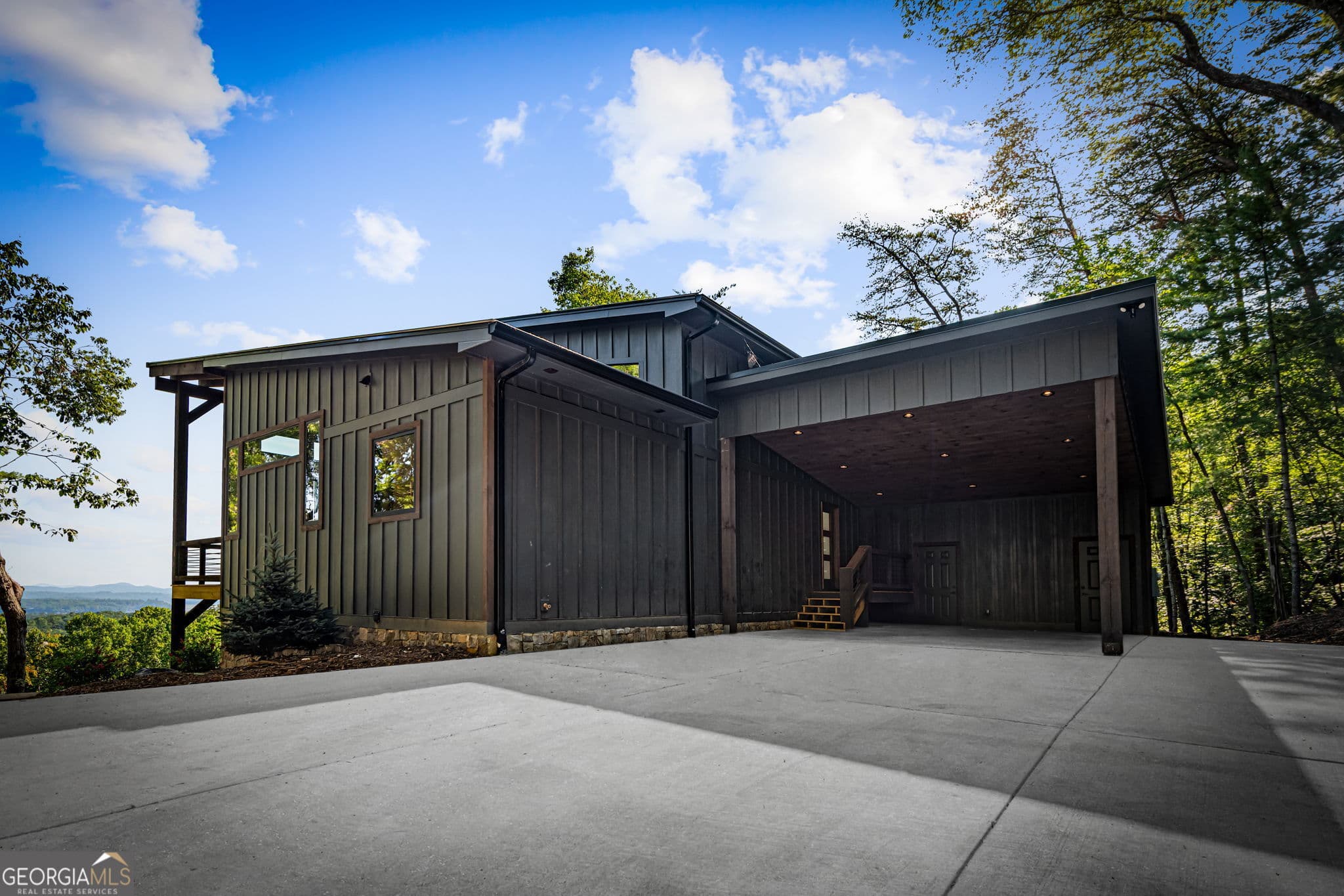4 bedroom, 4.5 bathroom, 2,800 sq ft cabin,single family residence for sale at 191 Green Ridge Road, Blue Ridge, GA 30513 — photo 6