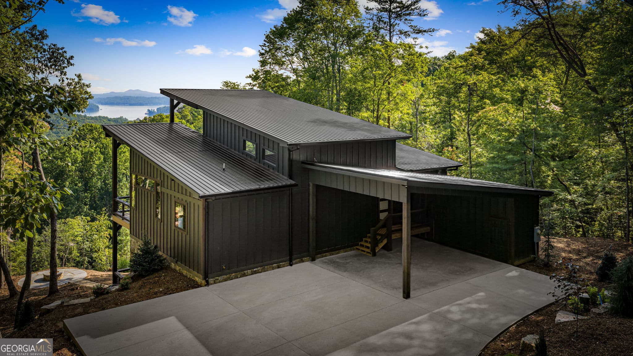 4 bedroom, 4.5 bathroom, 2,800 sq ft cabin,single family residence for sale at 191 Green Ridge Road, Blue Ridge, GA 30513