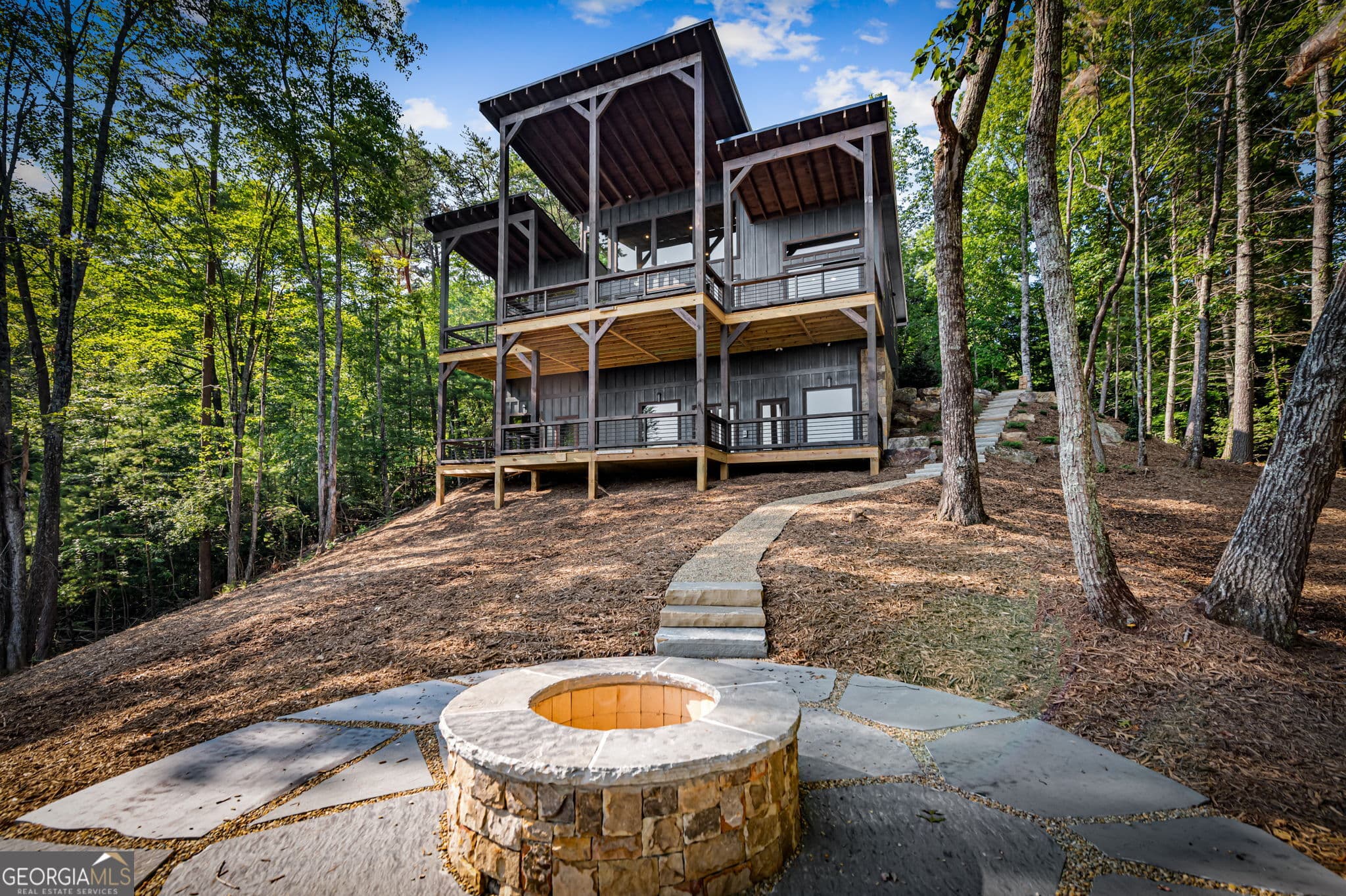 4 bedroom, 4.5 bathroom, 2,800 sq ft cabin,single family residence for sale at 191 Green Ridge Road, Blue Ridge, GA 30513 — photo 5