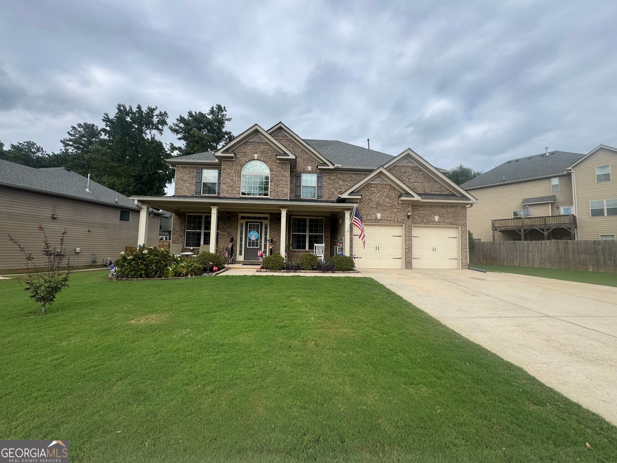 5 bedroom, 4 bathroom, 3,604 sq ft single family residence for sale at 17 Canyon View Drive, Newnan, GA 30265 — photo 2