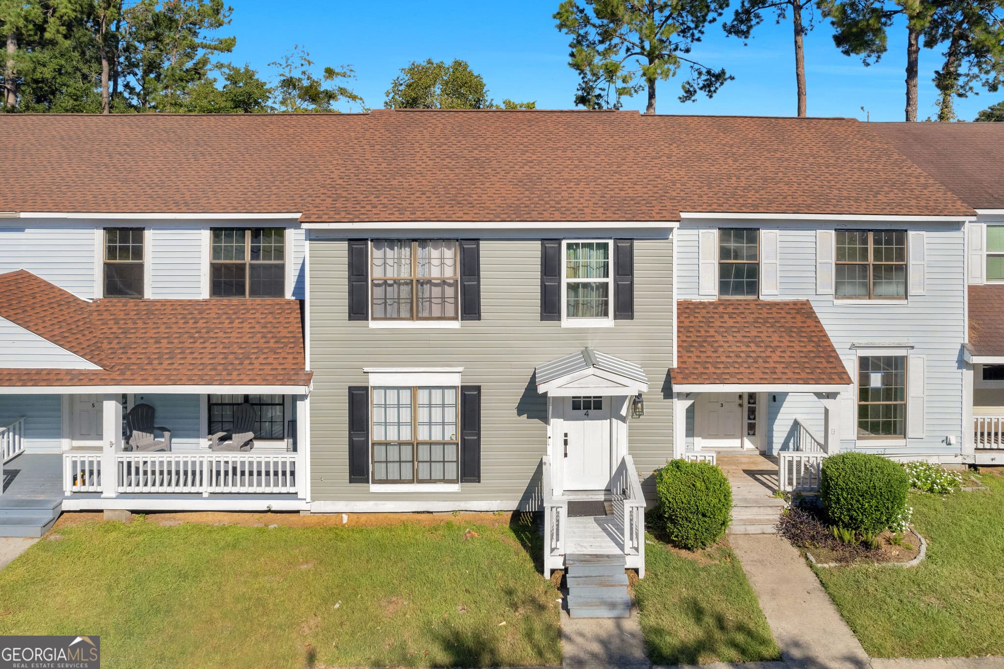 3 bedroom, 2.5 bathroom, 1,428 sq ft townhouse for sale at 912 Pineland Avenue APT 4, Hinesville, GA 31313 — photo 1 of 34