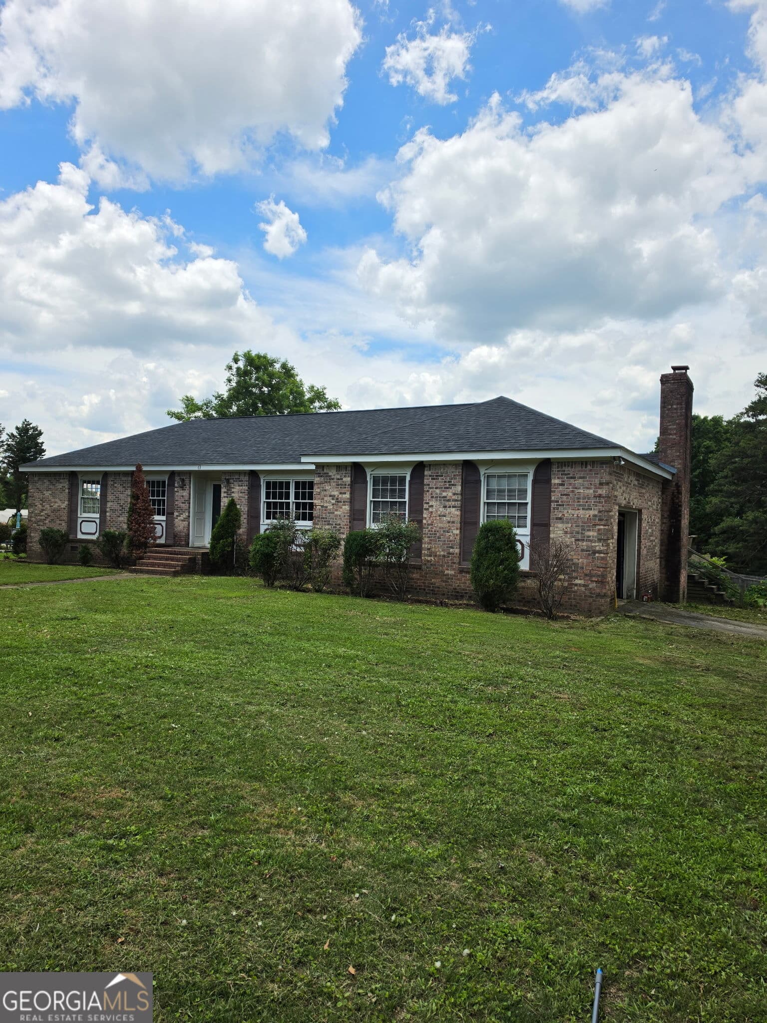 3 bedroom, 2 bathroom, 1,877 sq ft single family residence under contract at 63 Kay Lane, Roanoke, AL 36274 — photo 2