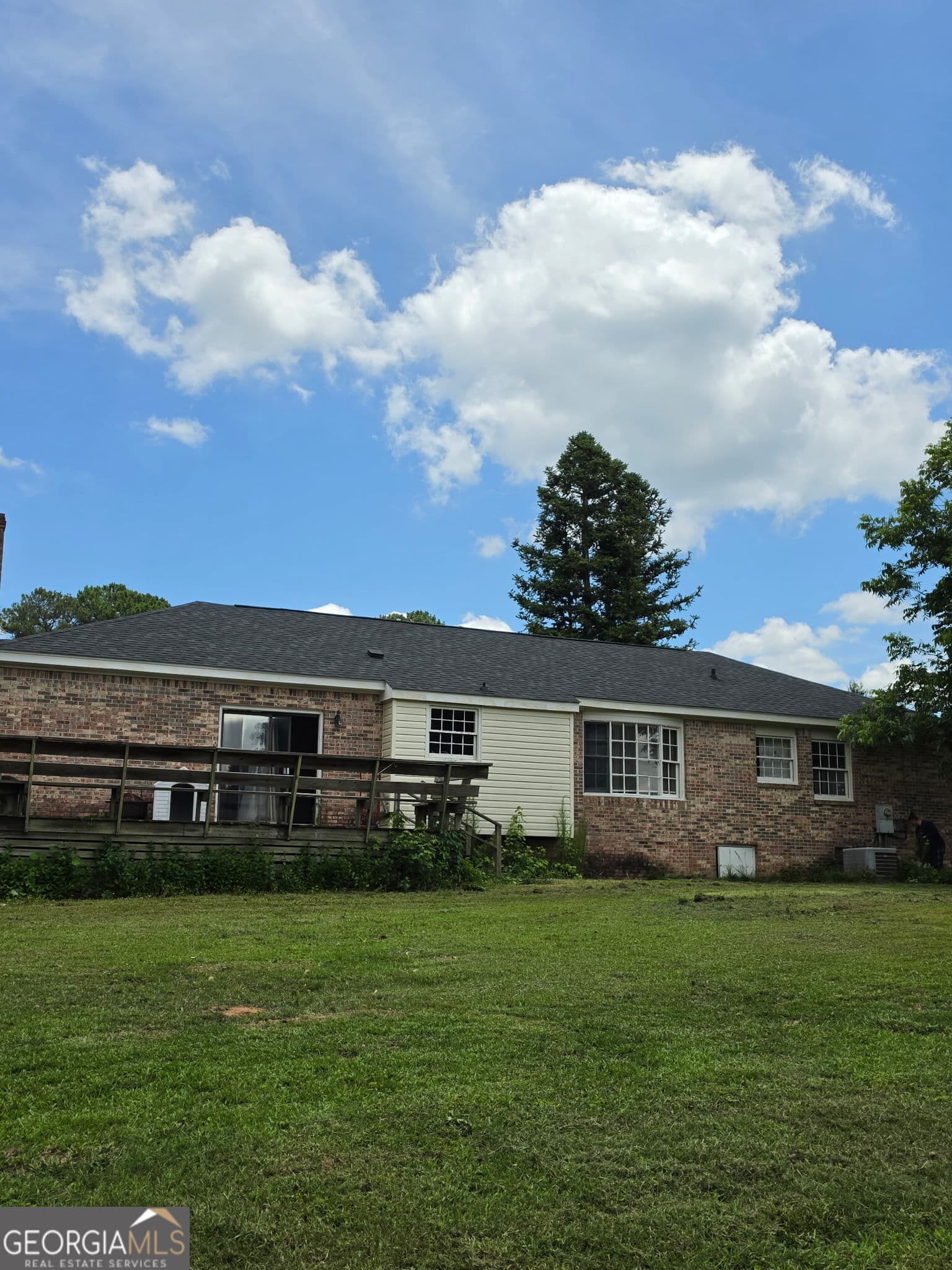 3 bedroom, 2 bathroom, 1,877 sq ft single family residence under contract at 63 Kay Lane, Roanoke, AL 36274 — photo 3