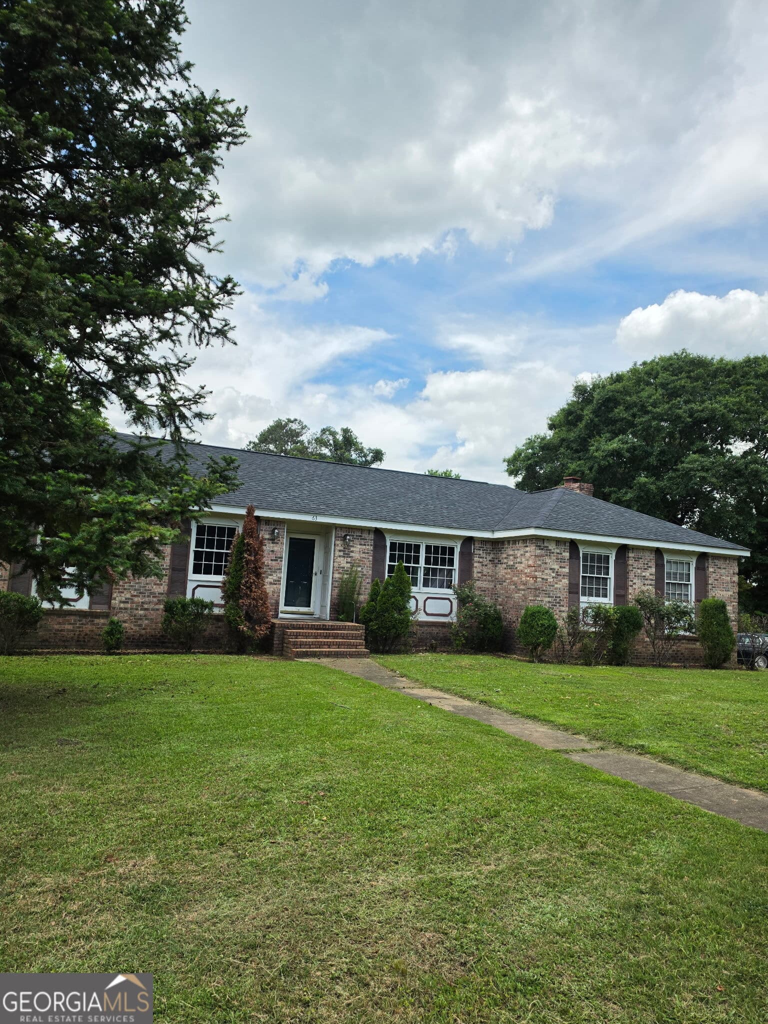 3 bedroom, 2 bathroom, 1,877 sq ft single family residence under contract at 63 Kay Lane, Roanoke, AL 36274