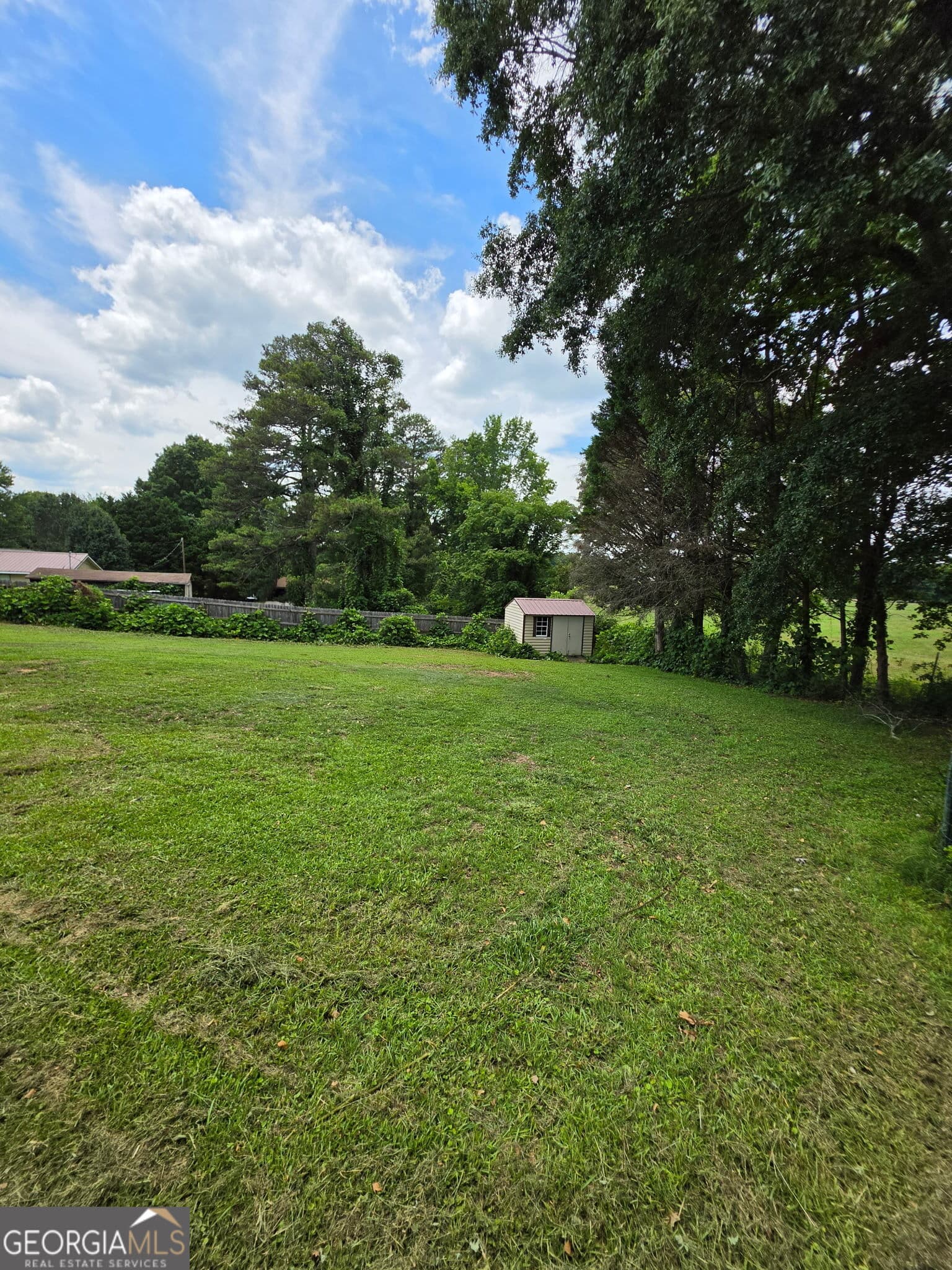 3 bedroom, 2 bathroom, 1,877 sq ft single family residence under contract at 63 Kay Lane, Roanoke, AL 36274 — photo 4