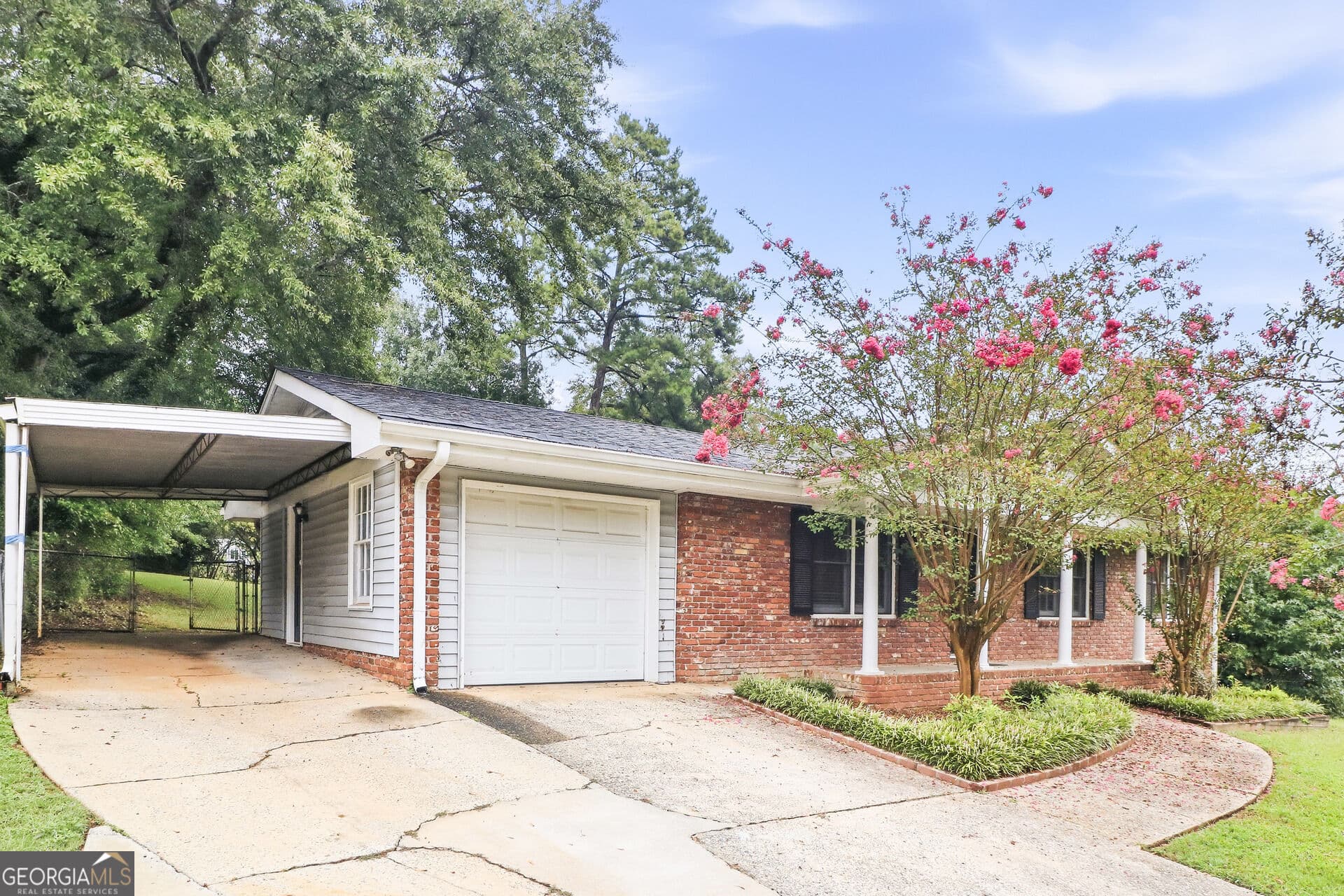 3 bedroom, 2 bathroom, 1,520 sq ft single family residence for sale at 2321 Hollyridge Drive, Marietta, GA 30060 — photo 2