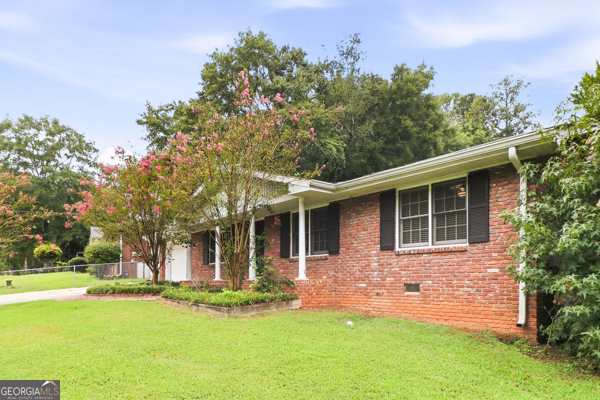 3 bedroom, 2 bathroom, 1,520 sq ft single family residence for sale at 2321 Hollyridge Drive, Marietta, GA 30060 — photo 3