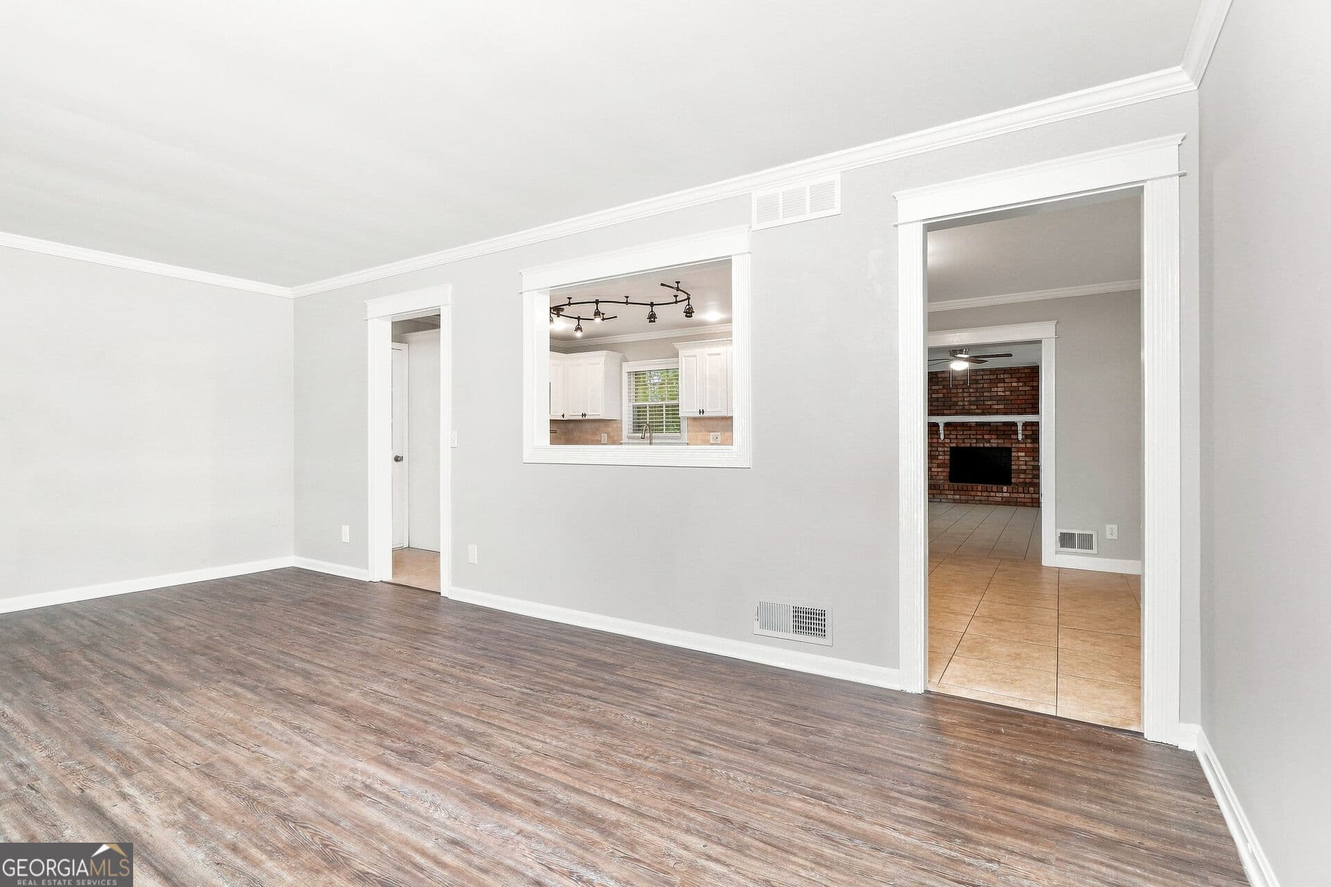 3 bedroom, 2 bathroom, 1,520 sq ft single family residence for sale at 2321 Hollyridge Drive, Marietta, GA 30060 — photo 5