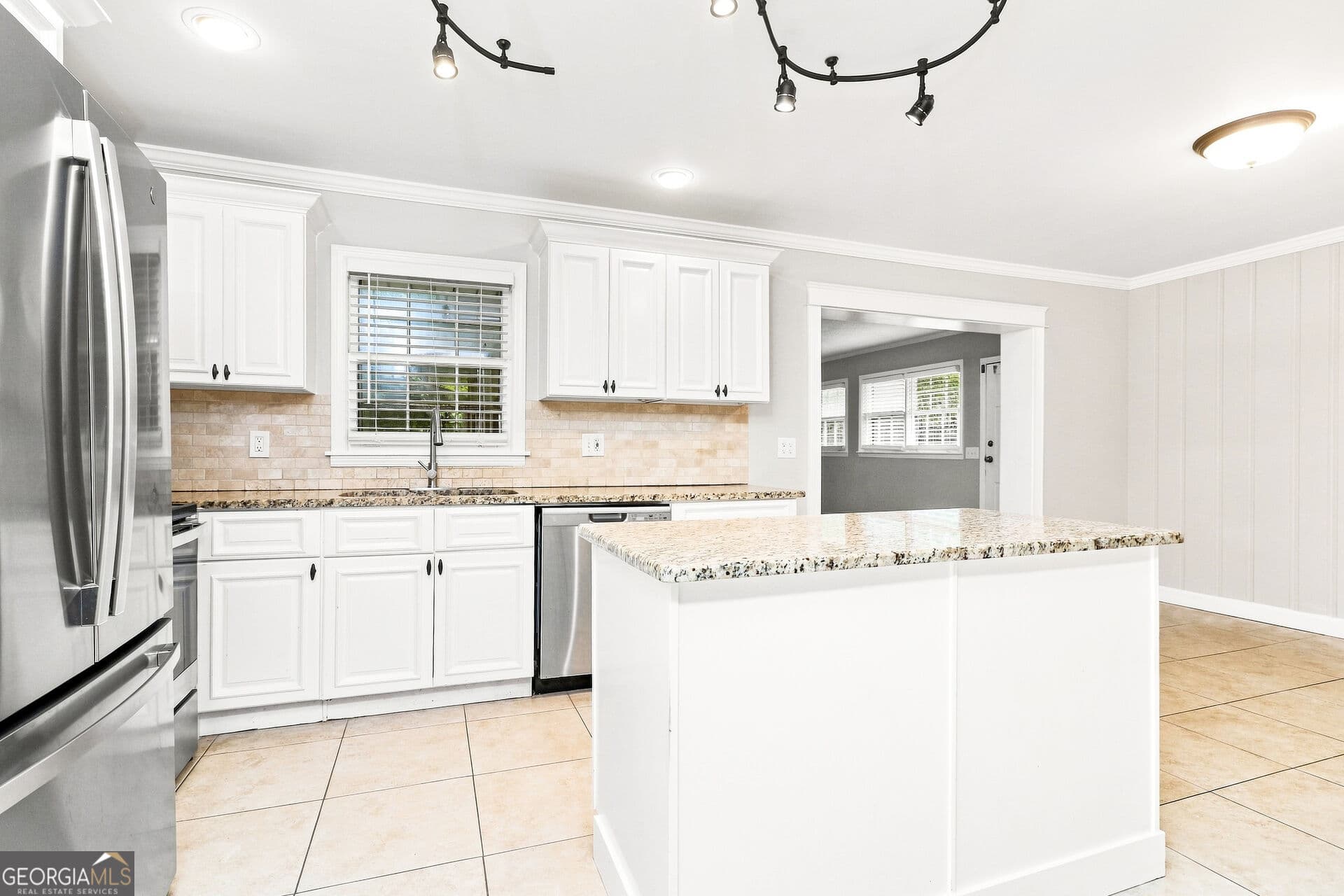 3 bedroom, 2 bathroom, 1,520 sq ft single family residence for sale at 2321 Hollyridge Drive, Marietta, GA 30060 — photo 8