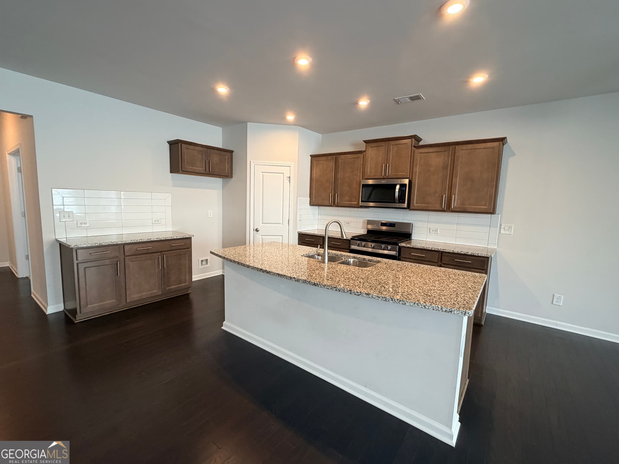 4 bedroom, 3.5 bathroom, 2,820 sq ft single family residence for sale at 3283 Lowell Road, Bethlehem, GA 30620 — photo 7