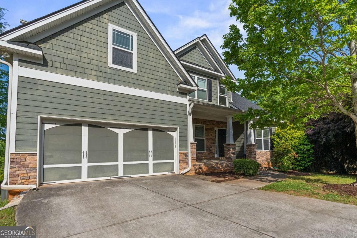 6 bedroom, 4.5 bathroom, 4,405 sq ft single family residence for sale at 135 Lar Court, Athens, GA 30606