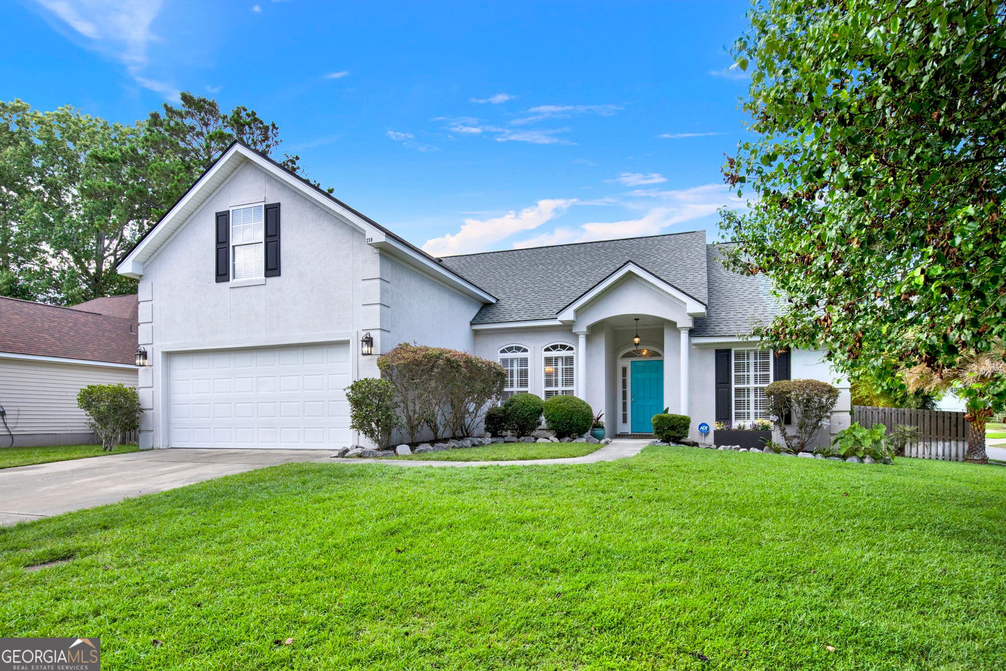 4 bedroom, 2 bathroom, 2,055 sq ft single family residence sold at 259 Blue Lake Street, Richmond Hill, GA 31324