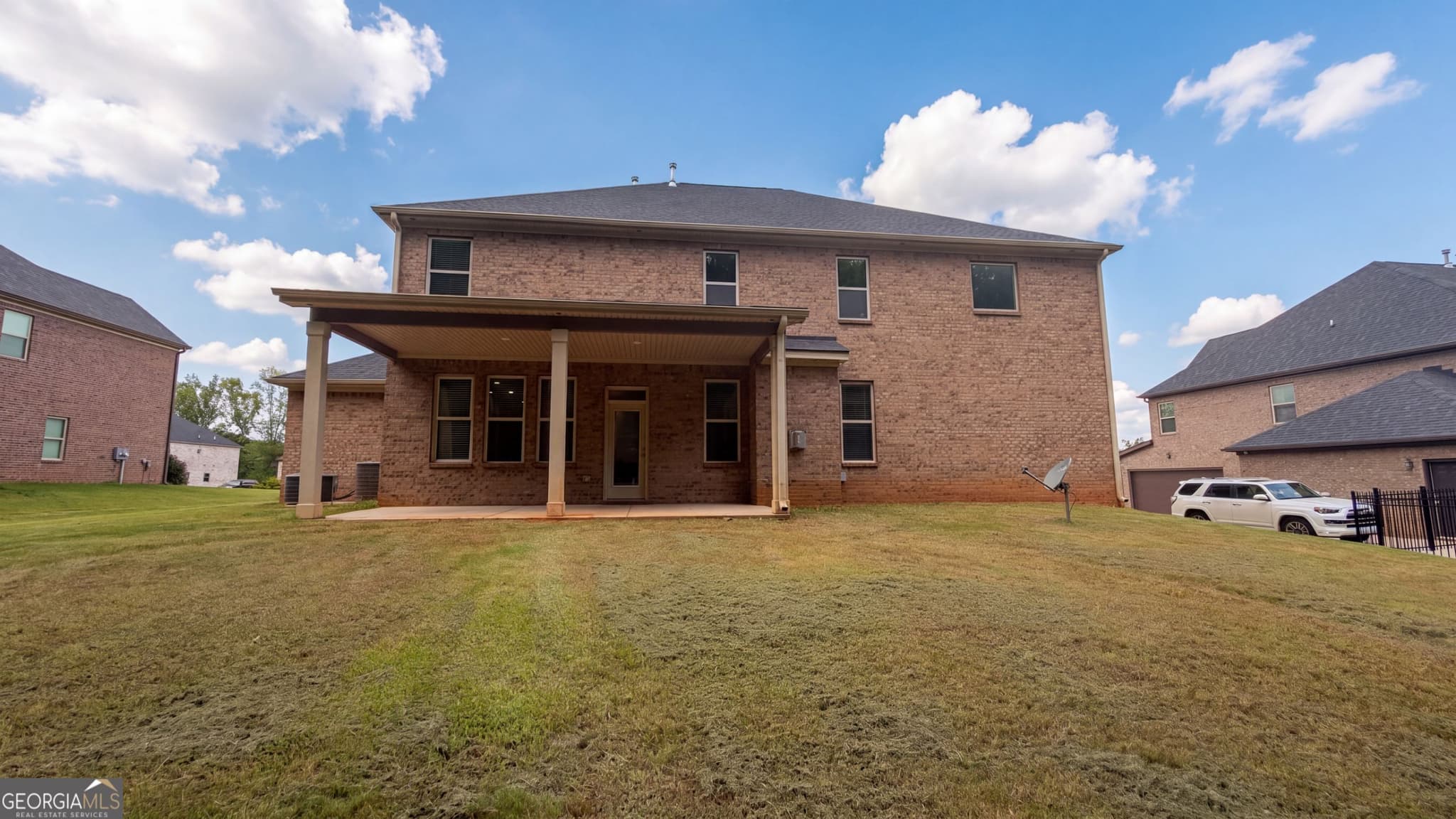 6 bedroom, 4.5 bathroom, 4,879 sq ft single family residence for sale at 321 Basel Way, Hampton, GA 30228 — photo 5