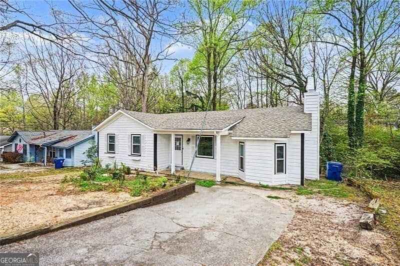 3 bedroom, 2 bathroom, 1,259 sq ft single family residence for sale at 400 Hemlock Drive, Lawrenceville, GA 30046 — photo 2