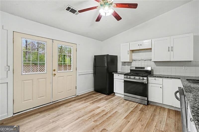 3 bedroom, 2 bathroom, 1,259 sq ft single family residence for sale at 400 Hemlock Drive, Lawrenceville, GA 30046 — photo 6