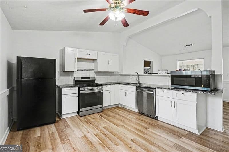 3 bedroom, 2 bathroom, 1,259 sq ft single family residence for sale at 400 Hemlock Drive, Lawrenceville, GA 30046 — photo 3