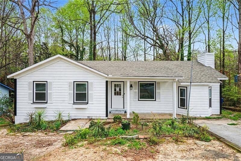 3 bedroom, 2 bathroom, 1,259 sq ft single family residence for sale at 400 Hemlock Drive, Lawrenceville, GA 30046 — photo 1 of 26