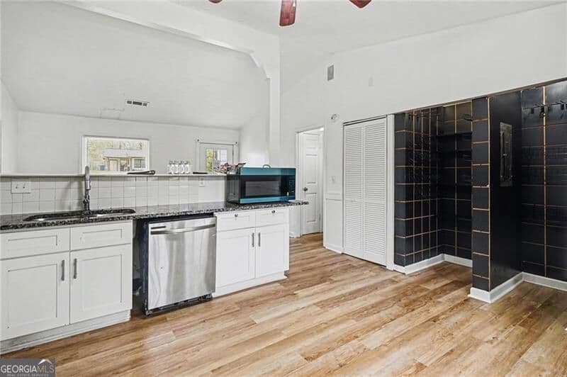 3 bedroom, 2 bathroom, 1,259 sq ft single family residence for sale at 400 Hemlock Drive, Lawrenceville, GA 30046 — photo 5