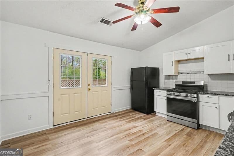 3 bedroom, 2 bathroom, 1,259 sq ft single family residence for sale at 400 Hemlock Drive, Lawrenceville, GA 30046 — photo 4