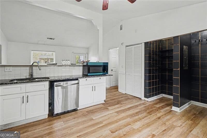 3 bedroom, 2 bathroom, 1,259 sq ft single family residence for sale at 400 Hemlock Drive, Lawrenceville, GA 30046 — photo 8