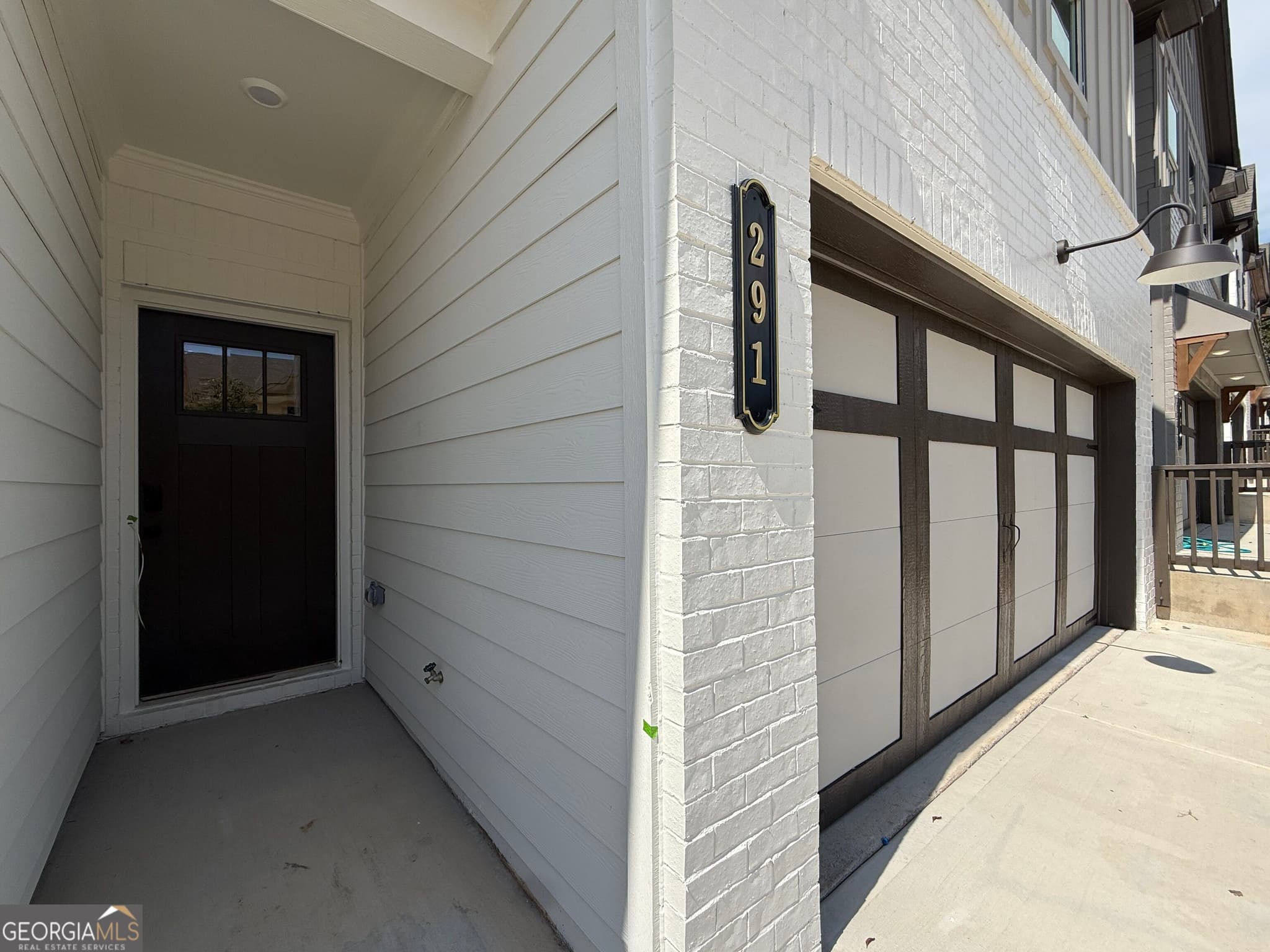3 bedroom, 2.5 bathroom, 1,853 sq ft townhouse for sale at 291 Brook Landing Circle, Auburn, GA 30011 — photo 2