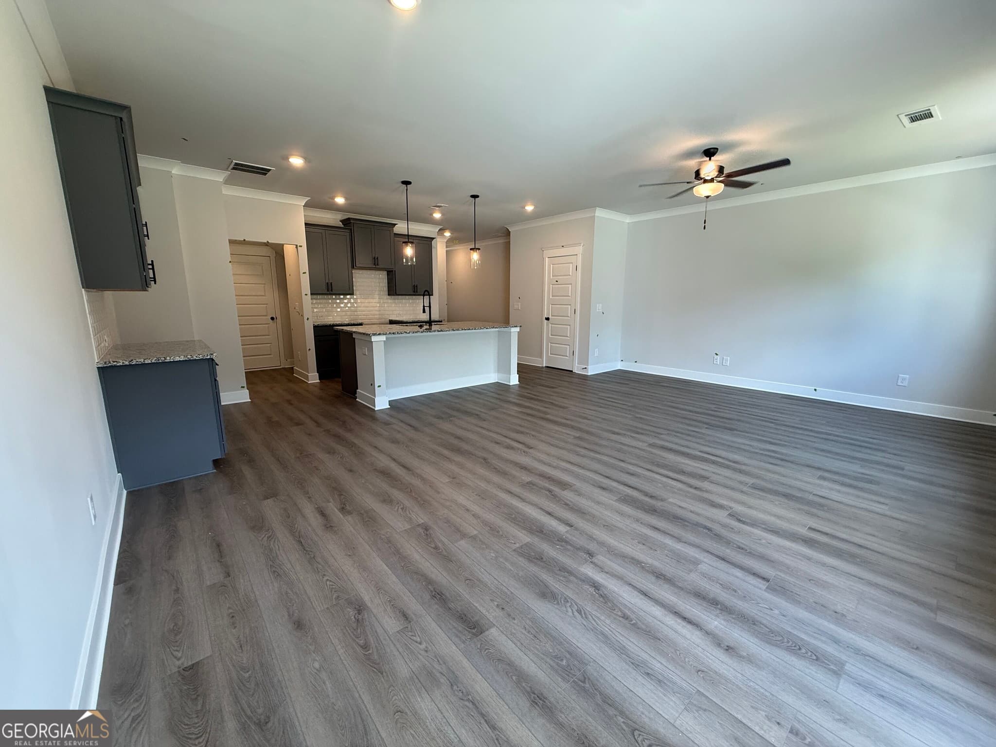 3 bedroom, 2.5 bathroom, 1,853 sq ft townhouse for sale at 291 Brook Landing Circle, Auburn, GA 30011 — photo 7