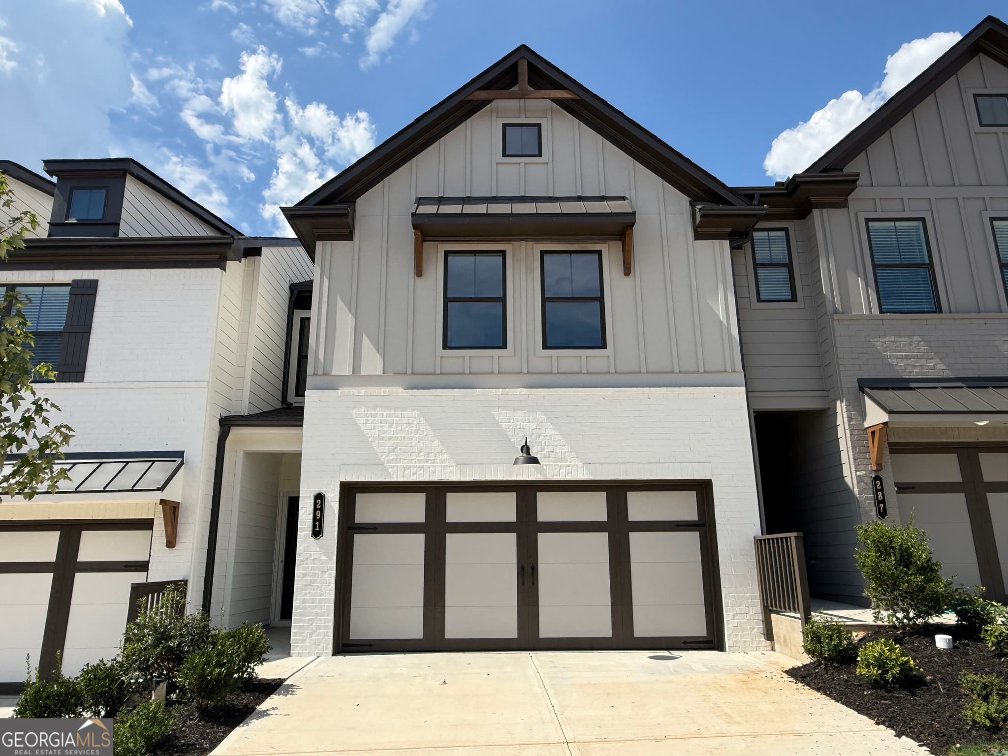 3 bedroom, 2.5 bathroom, 1,853 sq ft townhouse for sale at 291 Brook Landing Circle, Auburn, GA 30011 — photo 1 of 44