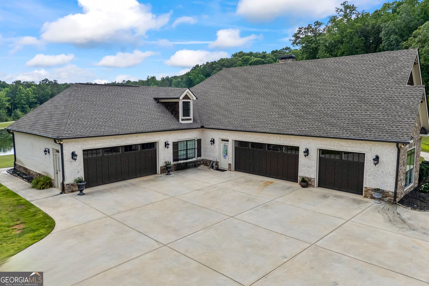 4 bedroom, 4.5 bathroom, 5,580 sq ft single family residence for sale at 206 Highgrove Estates Drive, Monroe, GA 30655 — photo 6