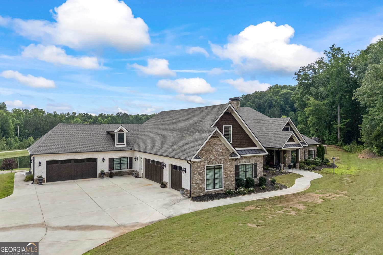 4 bedroom, 4.5 bathroom, 5,580 sq ft single family residence for sale at 206 Highgrove Estates Drive, Monroe, GA 30655 — photo 4