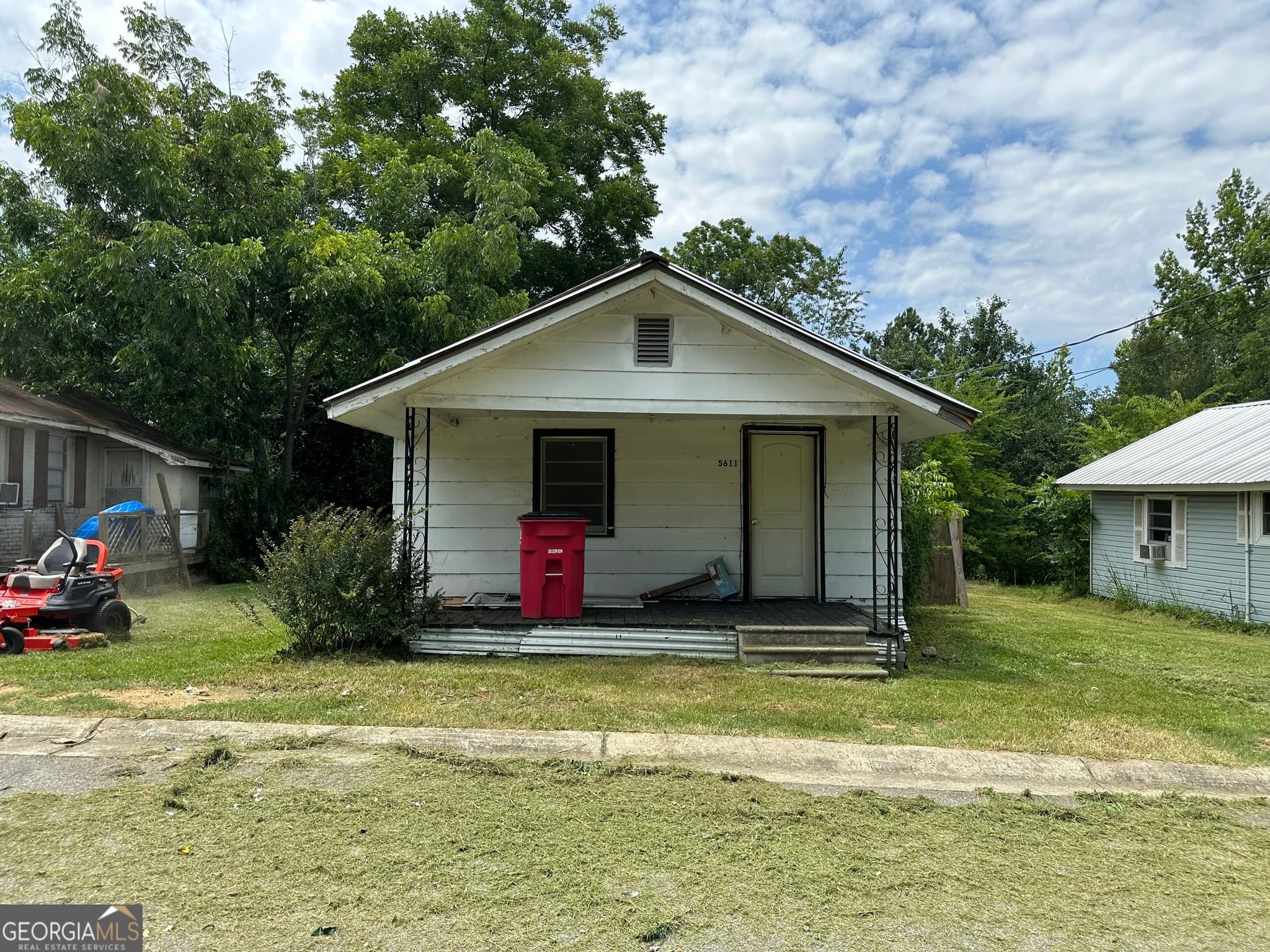 2 bedroom, 1 bathroom, 808 sq ft single family residence for sale at 5611 Cottondale Avenue, Eastman, GA 31023