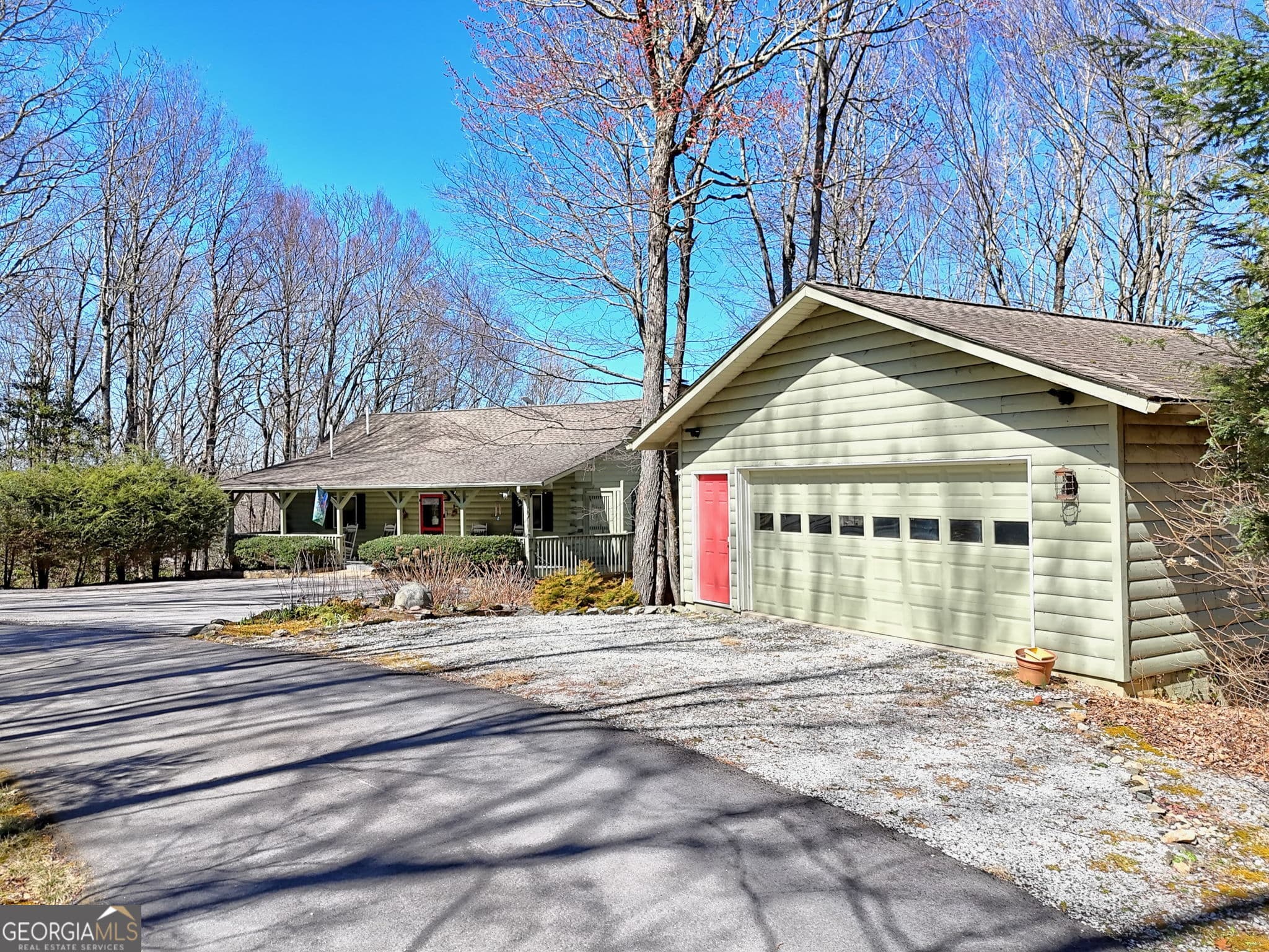 2 bedroom, 2.5 bathroom, 2,280 sq ft cabin,single family residence for sale at 437 Highpoint Drive, Scaly Mountain, NC 28775 — photo 4