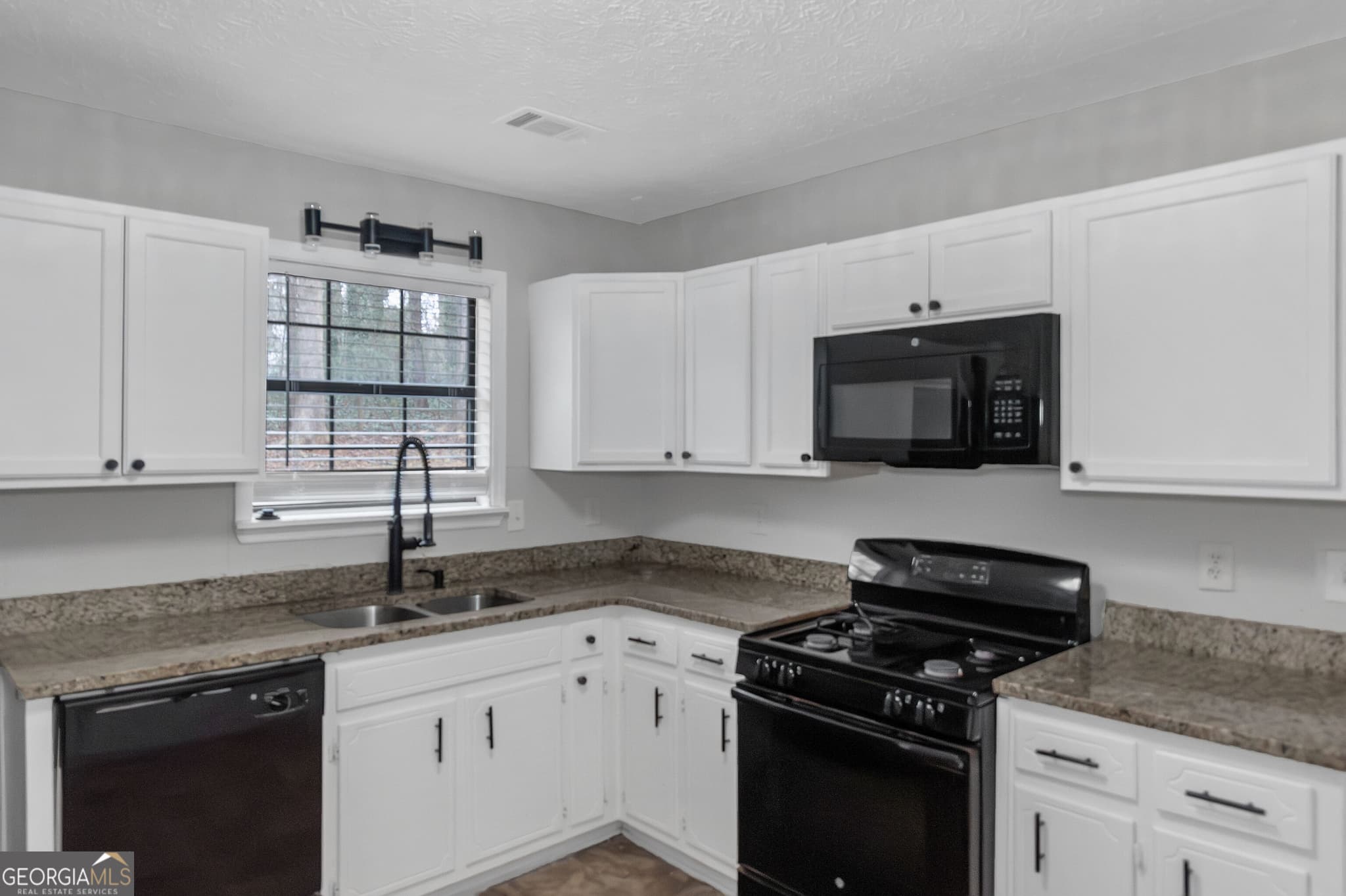 3 bedroom, 2 bathroom, 1,580 sq ft single family residence for rent at 321 Summerwood Lane, Stockbridge, GA 30281 for $1,750 a month — photo 6