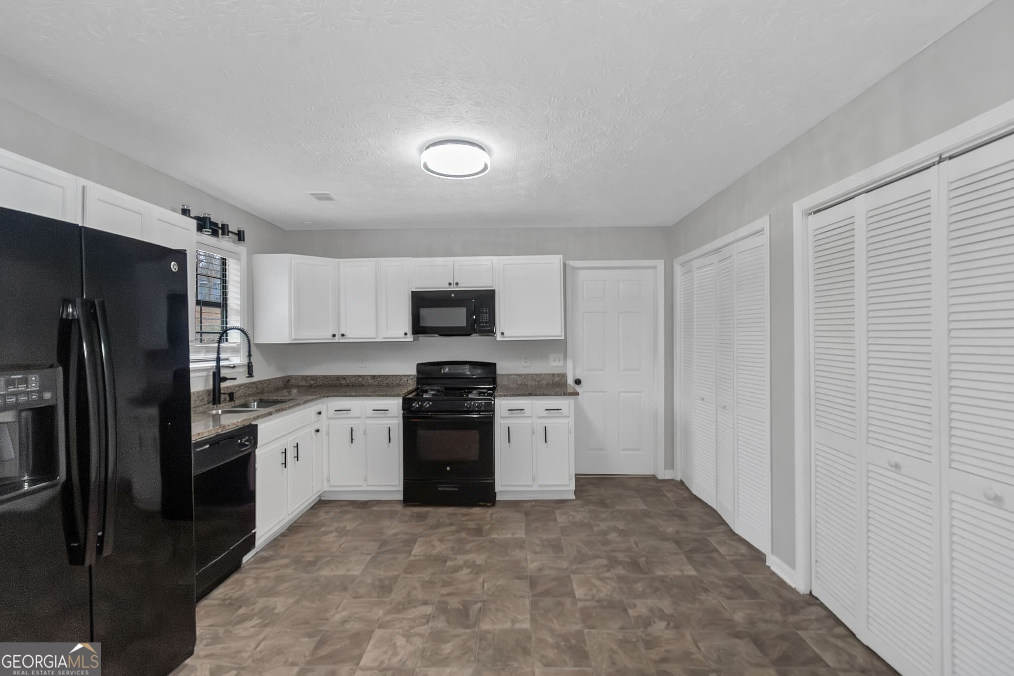 3 bedroom, 2 bathroom, 1,580 sq ft single family residence for rent at 321 Summerwood Lane, Stockbridge, GA 30281 for $1,750 a month — photo 9