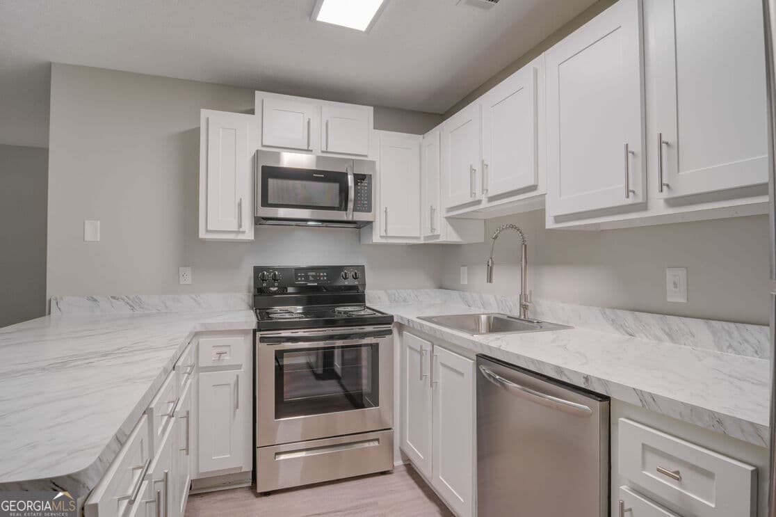 2 bedroom, 2 bathroom, 1,036 sq ft apartment for rent at 1000 Lake Ridge Parkway 1208, Riverdale, GA 30296 for $1,442 a month — photo 1 of 37