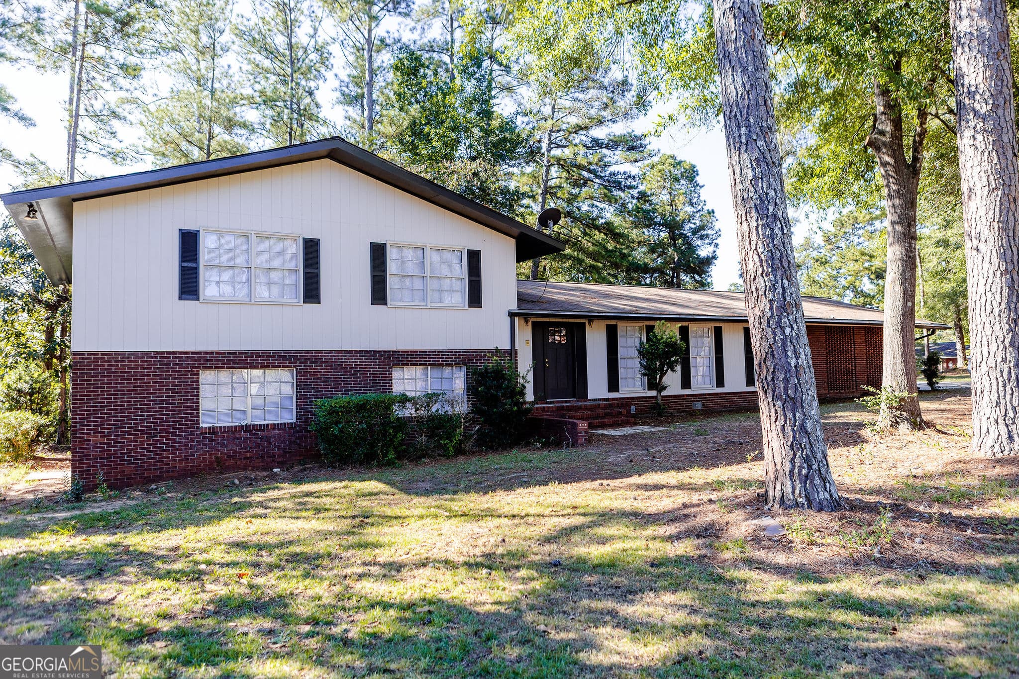 5 bedroom, 3 bathroom, 3,246 sq ft single family residence for rent at 1100 Dunlap Road, Milledgeville, GA 31061 for $2,400 a month — photo 2