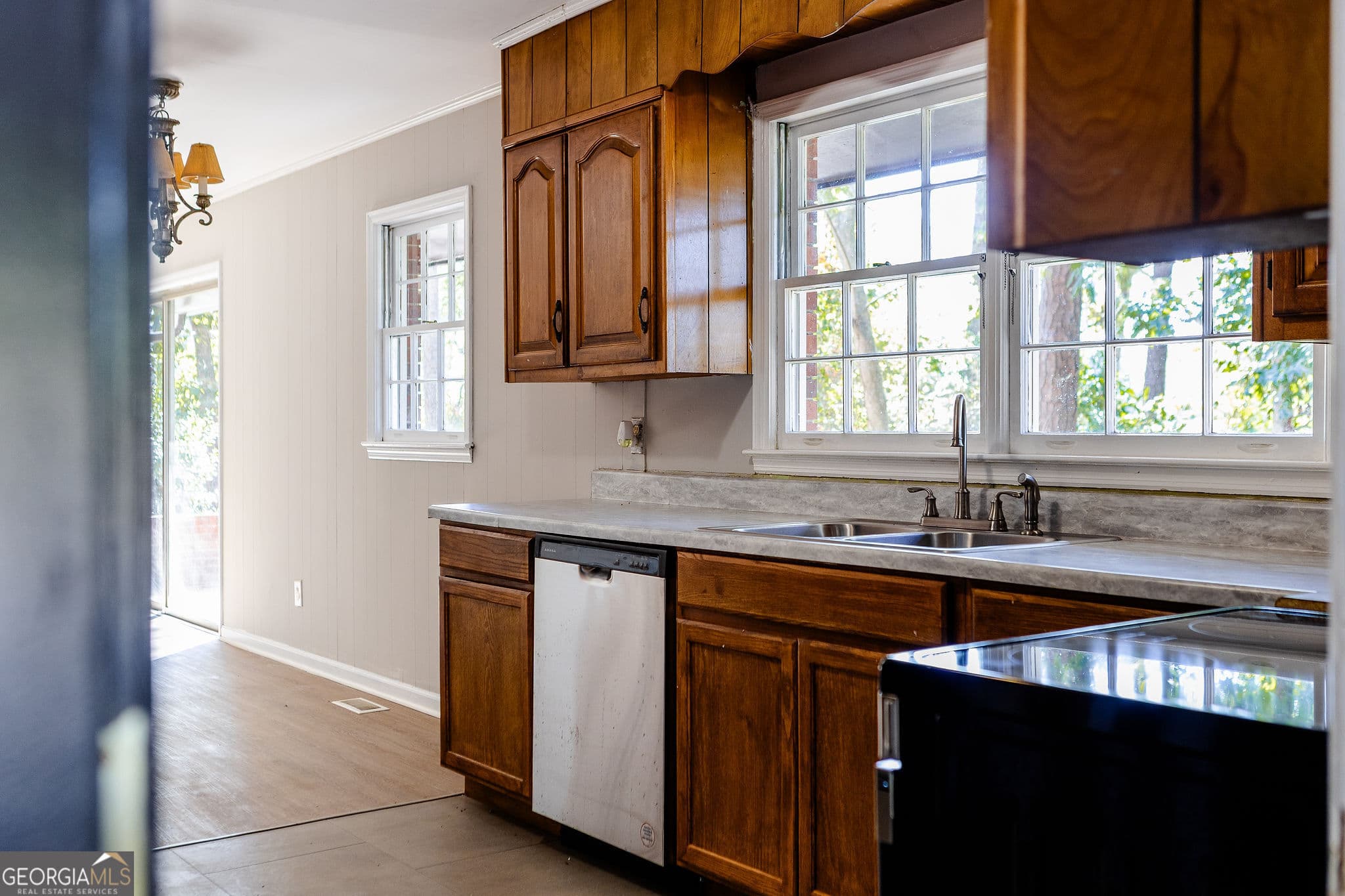 5 bedroom, 3 bathroom, 3,246 sq ft single family residence for rent at 1100 Dunlap Road, Milledgeville, GA 31061 for $2,400 a month — photo 8