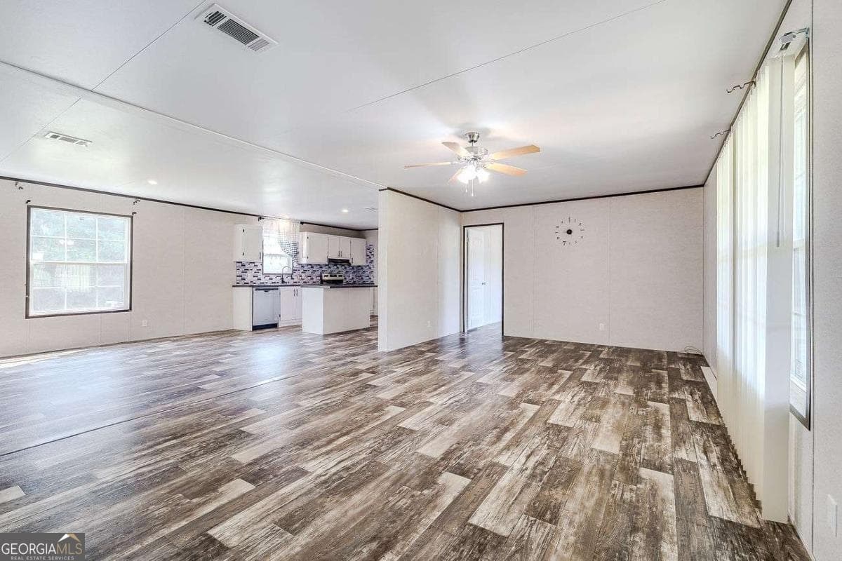 5 bedroom, 2 bathroom, 2,128 sq ft single family residence for sale at 5599 Savannah Highway, Sylvania, GA 30467 — photo 6
