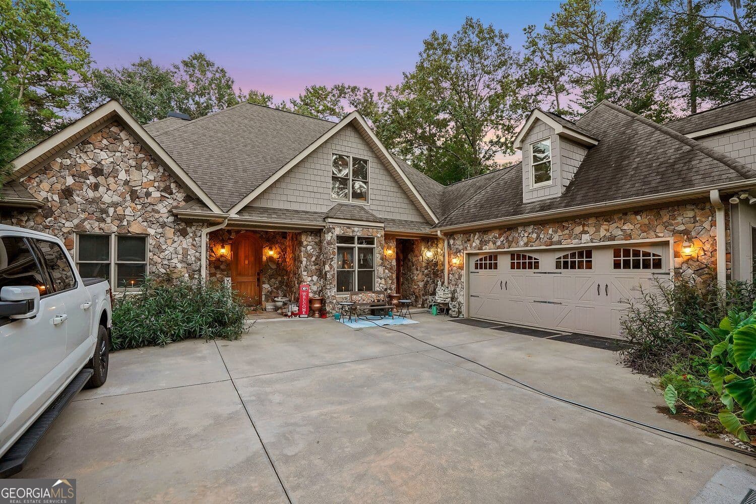 7 bedroom, 5.5 bathroom, 6,002 sq ft single family residence for sale at 362 Foxy Lane, Martin, GA 30557 — photo 2