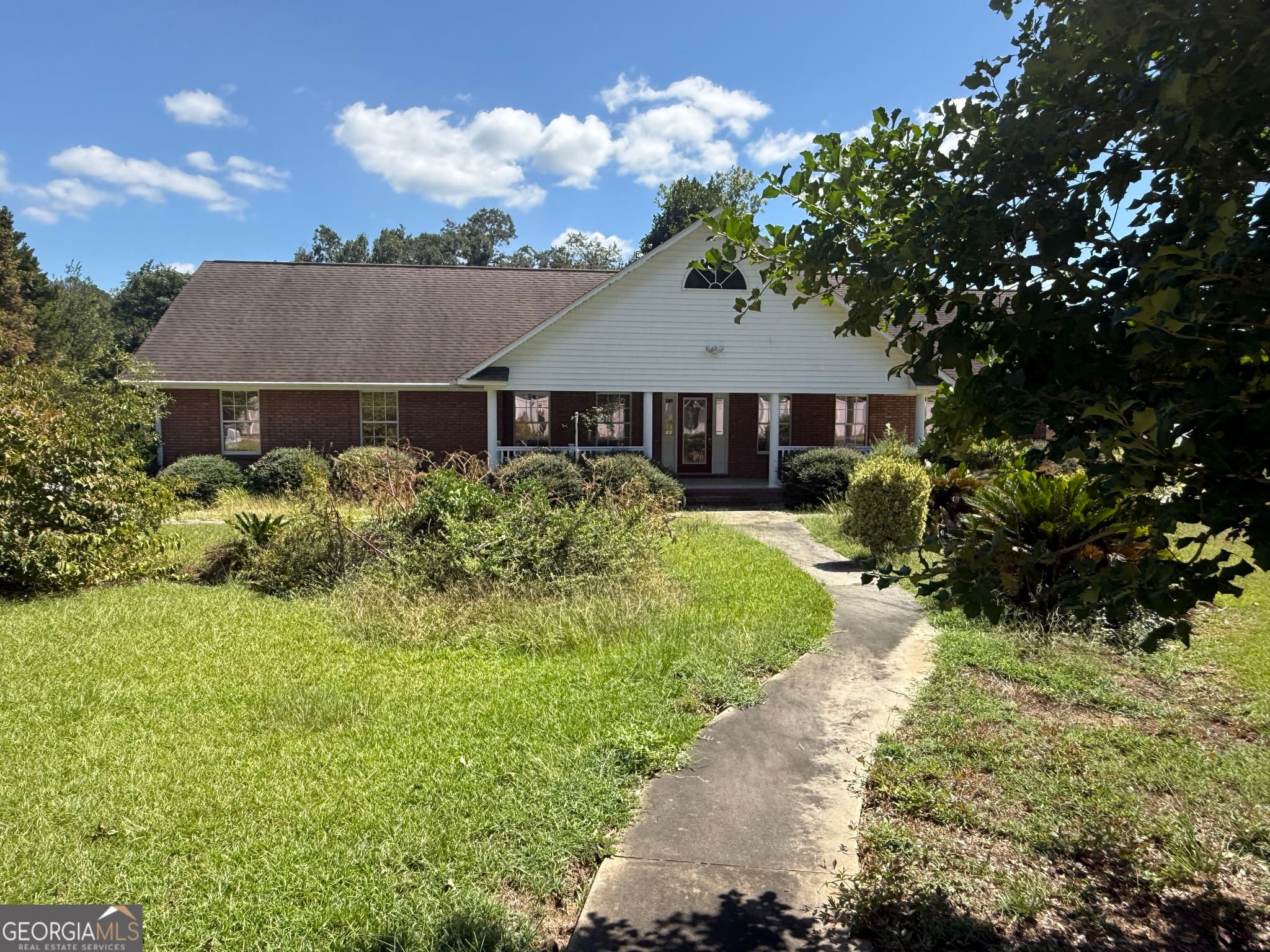 3 bedroom, 3 bathroom, 2,612 sq ft single family residence for sale at 201 Strawberry Circle, Dublin, GA 31021 — photo 2