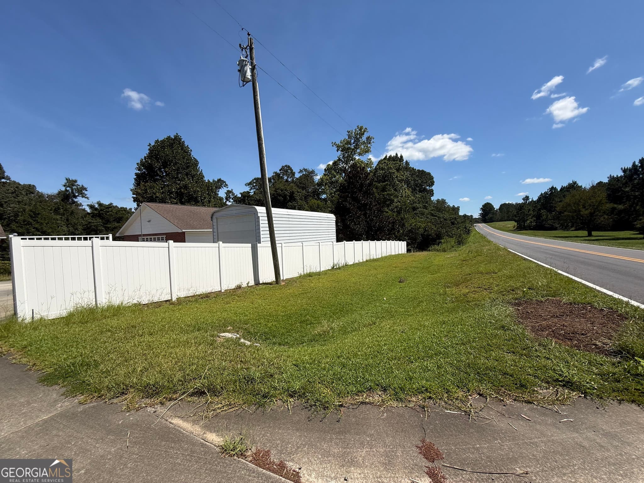 3 bedroom, 3 bathroom, 2,612 sq ft single family residence for sale at 201 Strawberry Circle, Dublin, GA 31021 — photo 6